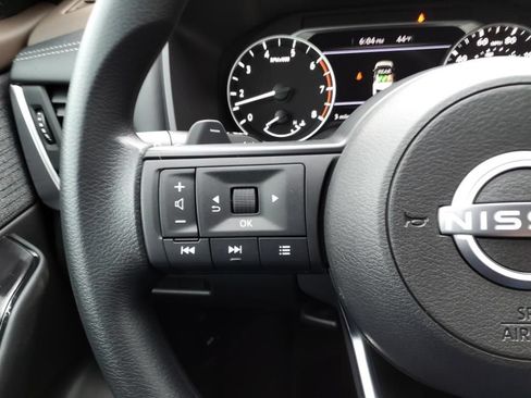 Used 2023 Nissan Rogue S FWD image 15