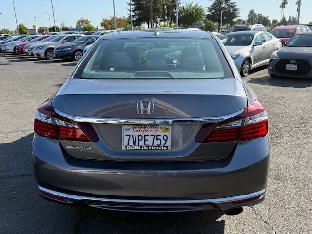 Used 2017 Honda Accord EX image 5