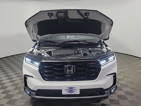 Certified 2023 Honda Pilot TrailSport image 14