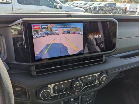 Used 2024 Jeep Gladiator Mojave w/ Technology Group image 25