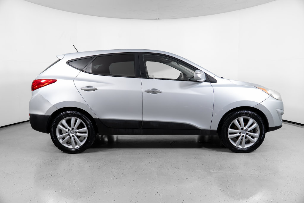 Used 2010 Hyundai Tucson Limited w/ Premium Pkg 4 FWD image 3