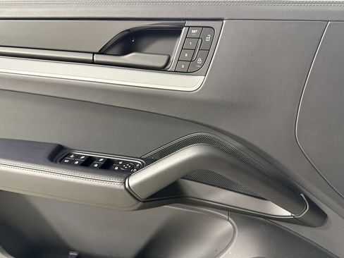 Certified 2025 Porsche Cayenne S AWD/4WD image 34