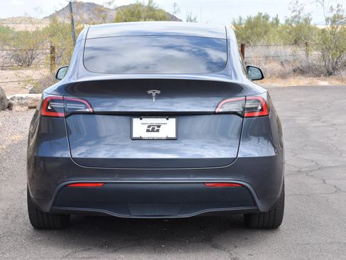 Used 2023 Tesla Model Y 2WD image 4