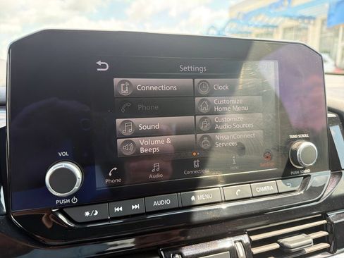 Used 2025 Nissan Pathfinder Rock Creek AWD/4WD image 19