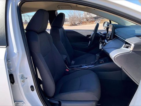 Used 2022 Toyota Corolla LE image 9