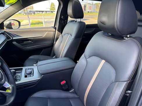 Certified 2025 MAZDA CX-70 3.3 Turbo w/ Premium Plus Pkg image 9