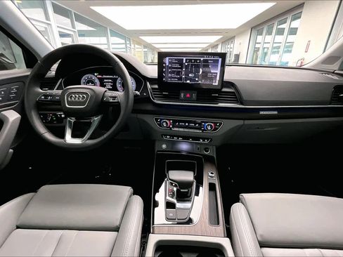 Certified 2025 Audi Q5 2.0T Premium Plus w/ Premium Plus Package AWD/4WD image 16