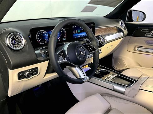 New 2026 Mercedes-Benz GLB 250 4MATIC image 9