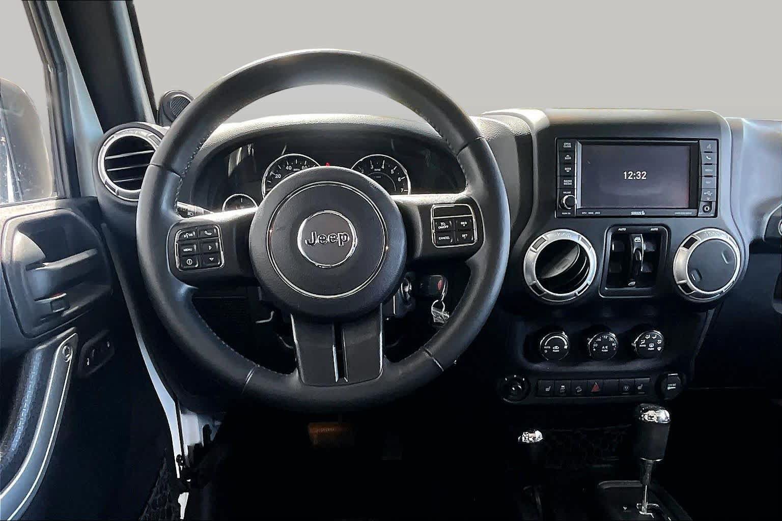 Used 2014 Jeep Wrangler Unlimited Rubicon w/ Connectivity Group AWD/4WD image 6