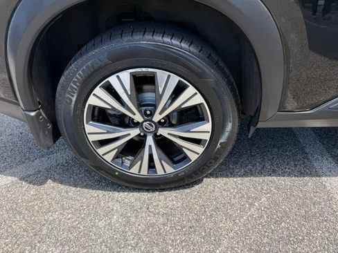 Used 2021 Nissan Rogue SV w/ Premium Package AWD/4WD image 11