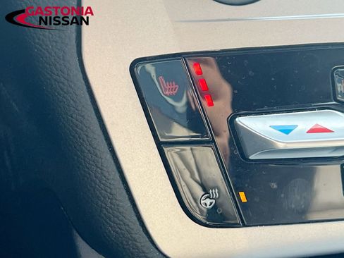 Used 2022 Ford Explorer XLT w/ Equipment Group 202A image 26