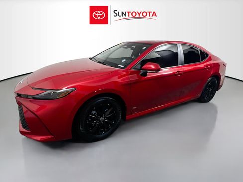 Used 2025 Toyota Camry LE FWD image 9