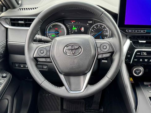 Used 2024 Toyota Venza XLE AWD/4WD image 19