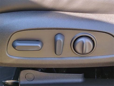 Used 2022 Chevrolet Equinox RS image 12