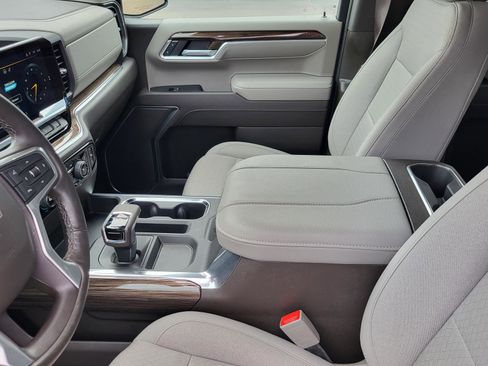 Used 2024 Chevrolet Silverado 1500 LT image 29