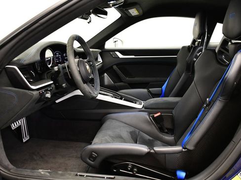 Used 2024 Porsche 911 Dakar image 41