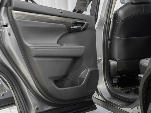 New 2026 Toyota Highlander Platinum image 41