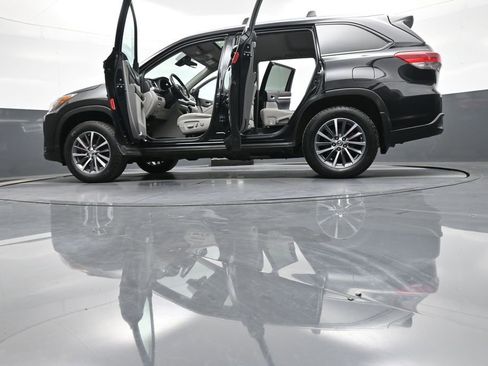 Certified 2019 Toyota Highlander XLE image 51