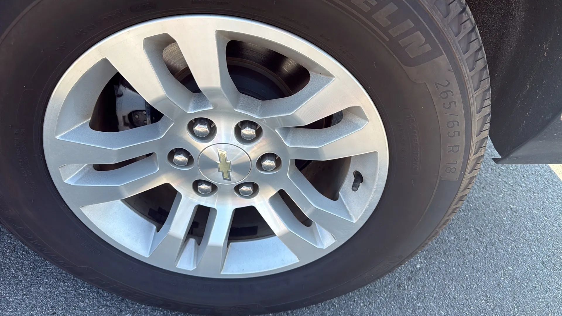 Used 2018 Chevrolet Suburban LT AWD/4WD image 6