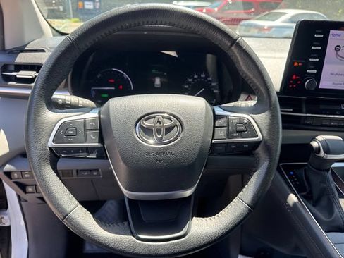 Used 2023 Toyota Sienna XLE FWD image 20