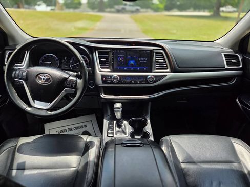 Used 2016 Toyota Highlander XLE FWD image 19