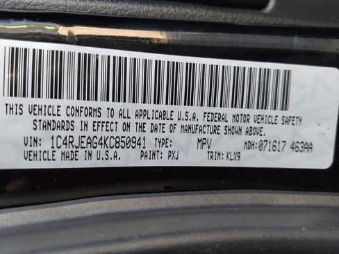 Used 2019 Jeep Grand Cherokee Laredo w/ Laredo X Package image 33