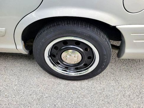 Used 2011 Ford Crown Victoria Police Interceptor w/ Comfort & Convenience Group image 23