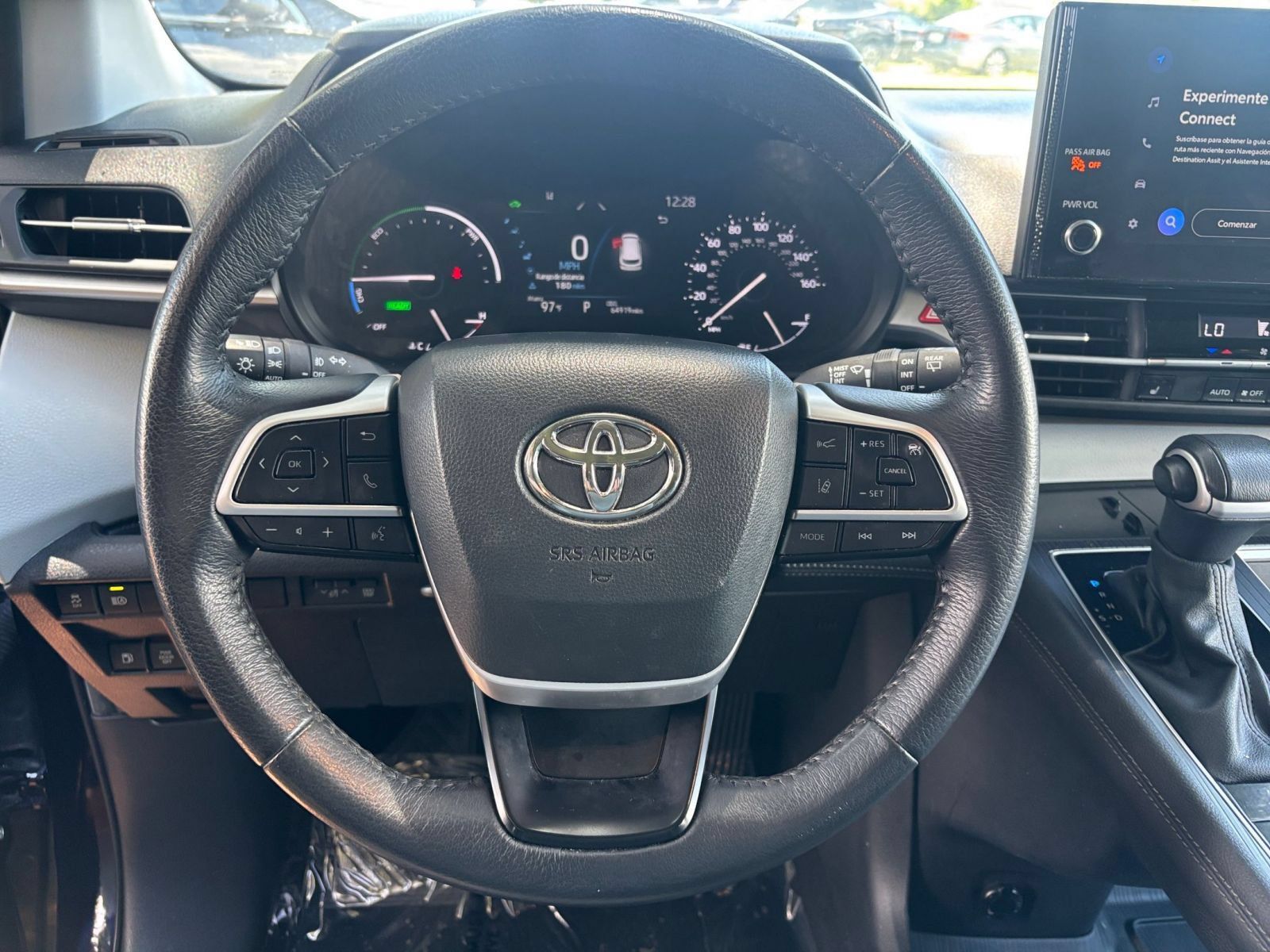 Used 2025 Toyota Sienna XLE FWD image 29