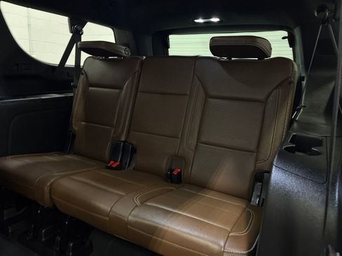 Used 2021 Chevrolet Suburban High Country w/ Premium Package AWD/4WD image 32