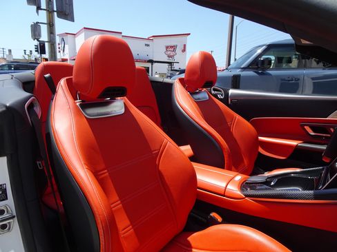 Used 2022 Mercedes-Benz SL 63 AMG 4MATIC w/ Driver Assistance Package image 17