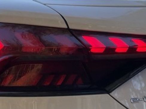 Used 2022 Audi e-tron GT Premium Plus image 8