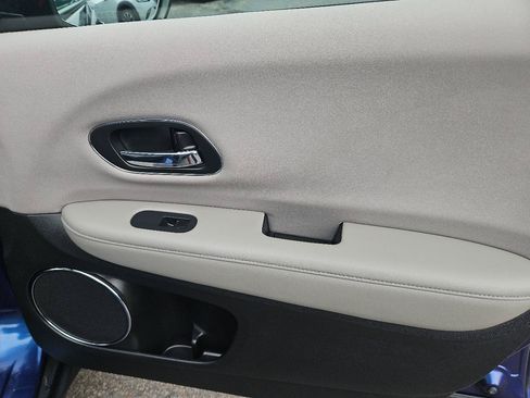 Used 2017 Honda HR-V EX image 19
