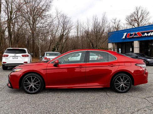 Used 2021 Toyota Camry SE FWD image 3