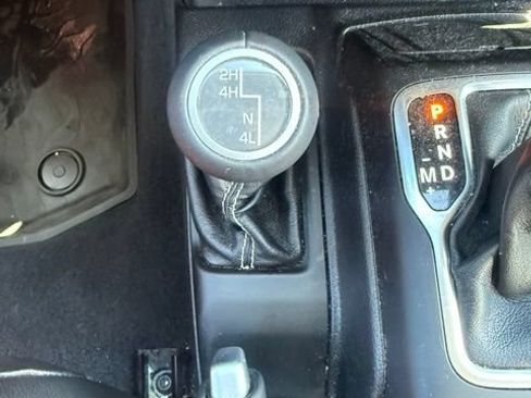 Used 2019 Jeep Wrangler Unlimited Sahara w/ LED Lighting Group AWD/4WD image 14
