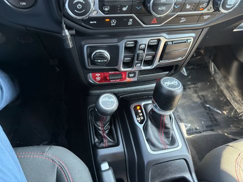 Used 2019 Jeep Wrangler Unlimited Rubicon w/ Steel Bumper Group AWD/4WD image 11