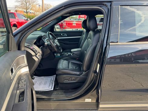 Used 2016 Ford Explorer XLT w/ Equipment Group 202A image 12