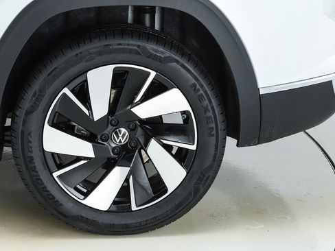 New 2026 Volkswagen Atlas Cross Sport SEL image 6