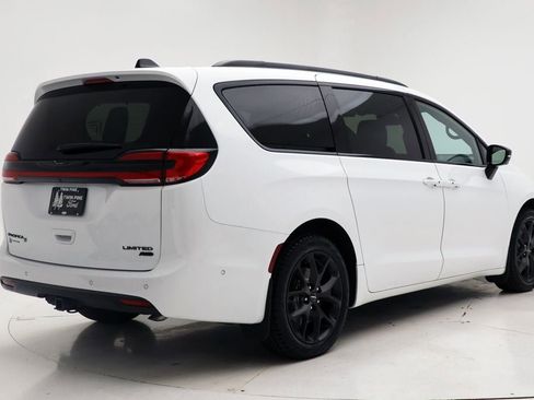 Used 2024 Chrysler Pacifica Limited w/ S Appearance Package image 9