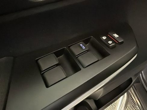 Used 2015 Toyota Tundra SR5 w/ SR5 Upgrade Package AWD/4WD image 10