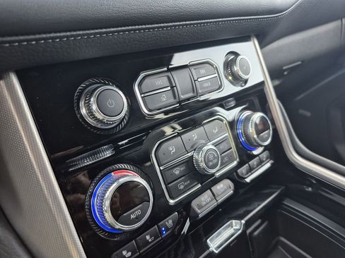 Used 2022 GMC Yukon Denali image 23