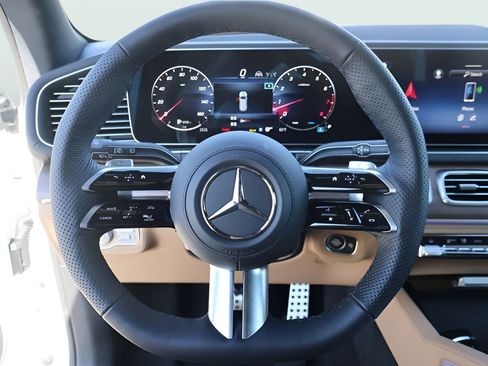 New 2026 Mercedes-Benz GLS 580 4MATIC image 33