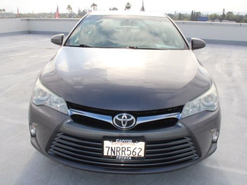 Used 2016 Toyota Camry LE image 7
