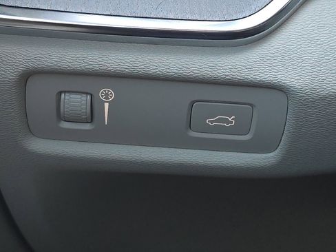 Used 2022 Volvo V60 T5 Cross Country w/ Advanced Package image 29