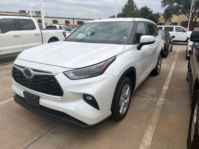 Used 2023 Toyota Highlander LE