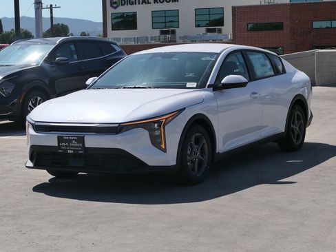 New 2025 Kia K4 LXS image 7