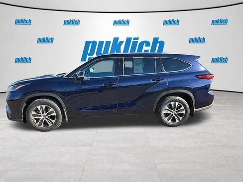 Used 2021 Toyota Highlander XLE AWD/4WD image 2