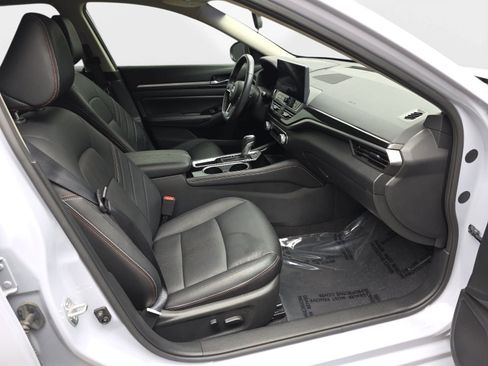 Used 2024 Nissan Altima 2.5 SR w/ SR Premium Package FWD image 34