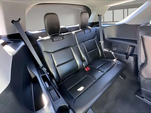Used 2022 Ford Explorer XLT w/ Equipment Group 202A RWD image 24