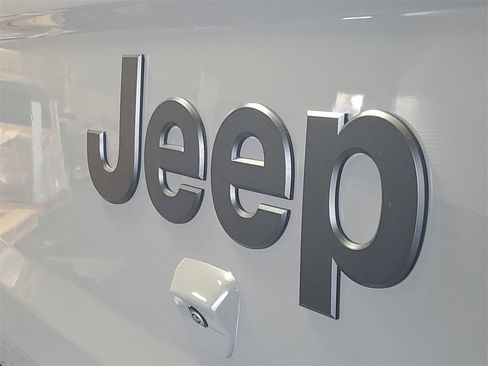 Used 2020 Jeep Gladiator Sport image 7