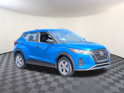 New 2025 Nissan Kicks Play S